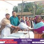 বকশীগঞ্জে শীতার্ত মানুষের মাঝে ইউএনওর কম্বল বিতরণ