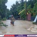 রামুর বন্যা কবলিত এলাকা পরিদর্শন ও ত্রাণ বিতরণ করেন,সাবেক এমপি লুৎফর রহমান কাজল