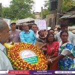 ভোলাহাটে স্থানীয় এলাকাবাসীর মানববন্ধন