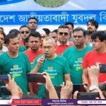 ক্রিকেটার সুশ্রী’র যাতায়াতে সাইকেল উপহার দিলেন ইউএনও খায়রুল ইসলাম